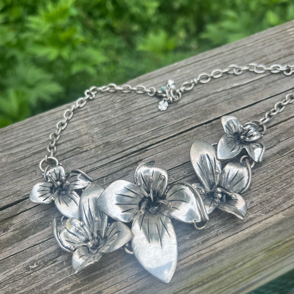 Lucky Brand Silver Tone Chunky Lily Necklace 18” Total Length Preowned